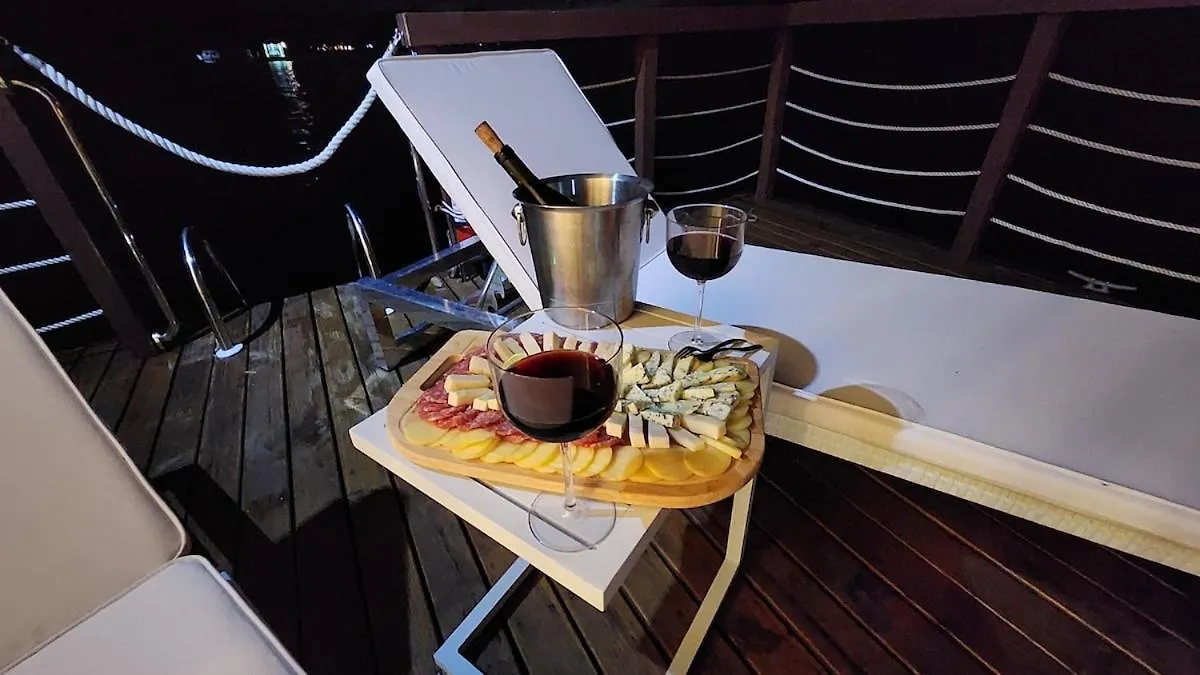 Hotel en barco Sky Summer Summer Boat Florianópolis Brasil